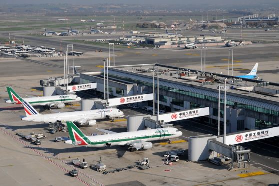 europemedia_pubblicita_esterno-aeroporti_finger_fiumicino_roma-558x372